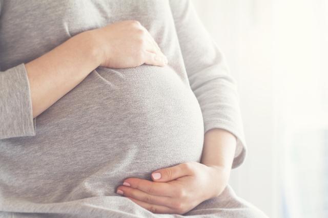 Is it Safe to Fly during Pregnancy? cover picture