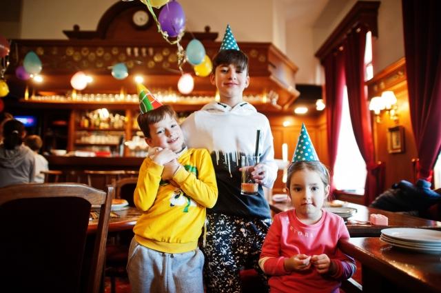 The Ultimate Checklist for Hosting a Kids' Party cover picture