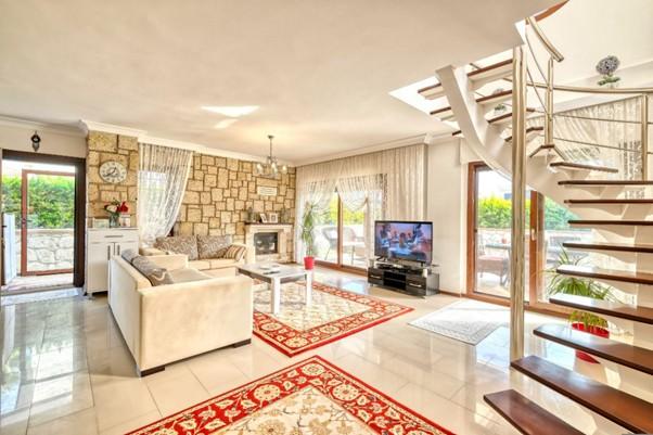 Tips to Choose the Best Rug for Your Living Room cover picture