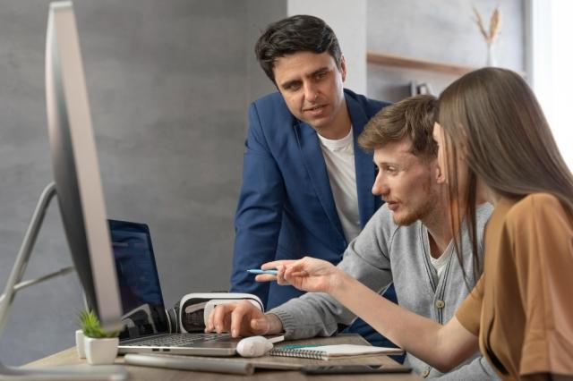 How SaaS Onboarding Software Can Improve New Hire & Customer Retention cover picture