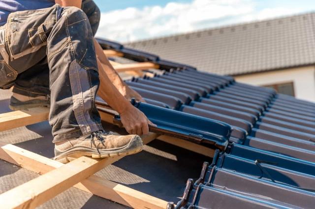10 Ways Experienced Roofers Help a Roof Last Longer cover picture