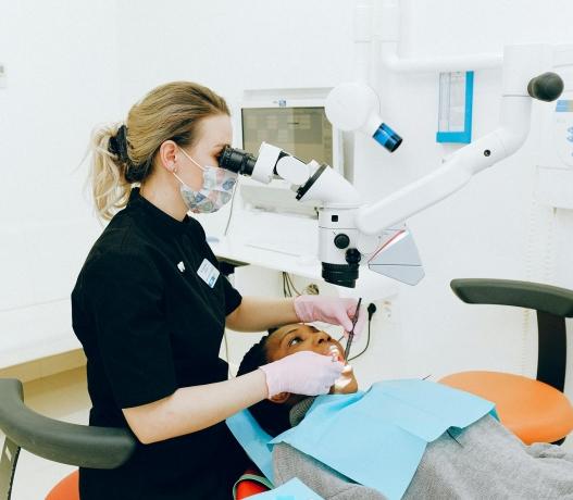 How Dental Microscopes Are Changing the Way We Treat Teeth cover picture