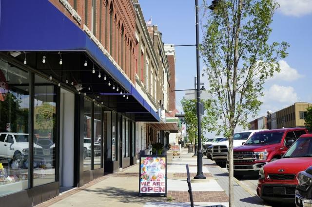 5 Tips for Choosing a Franchise Company That Has a Solid Future cover picture