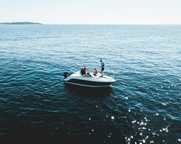 Family-Friendly Boating Activities in West Palm Beach, Florida cover picture