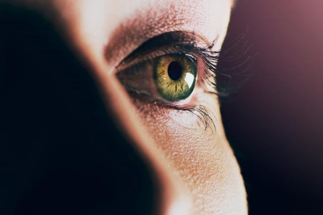 7 Expert Ways an Eye Clinic Recommends for Managing Dry Eyes cover picture
