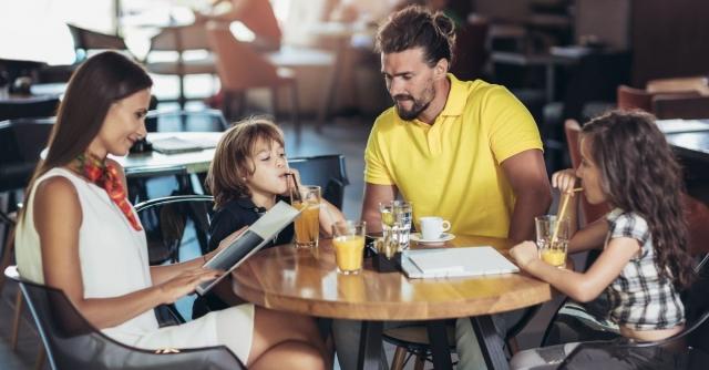 4 Tips for Making Your Restaurant More Family Friendly cover picture