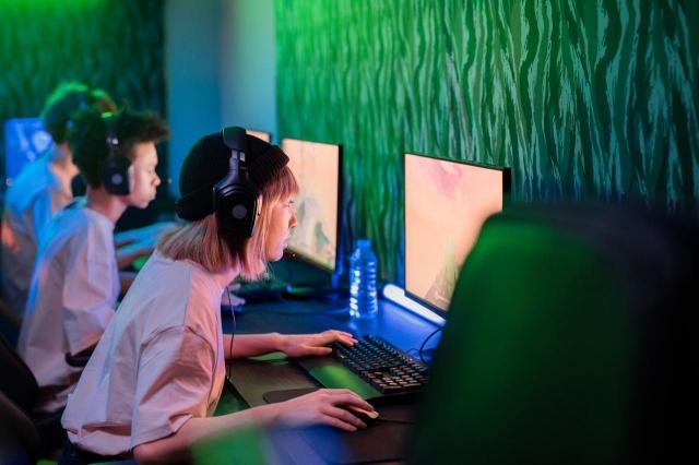 How AI and Algorithms Power Online Color Prediction Games cover picture