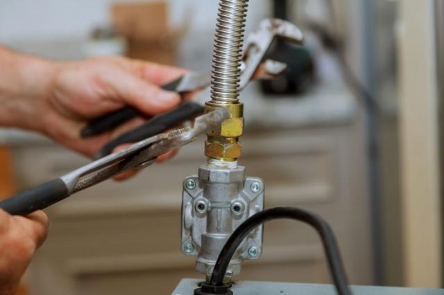 What Should You Do Right After a Gas Leak Is Found? cover picture