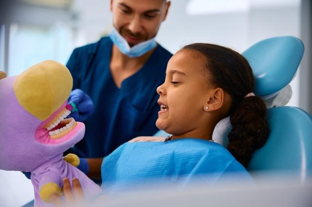 7 Ways a Pediatric Dentist Helps Kids Brush and Floss Correctly cover picture