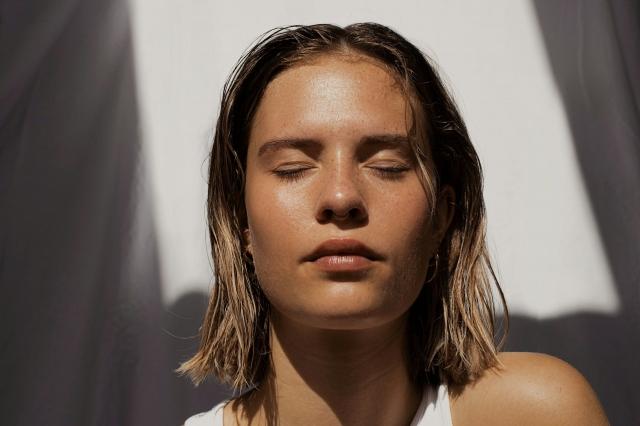 5 Vital Reasons to Consider Having Light Therapy Done cover picture