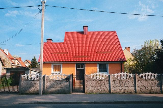 6 Proven Reasons Why Houses Sell Faster During the Summer cover picture