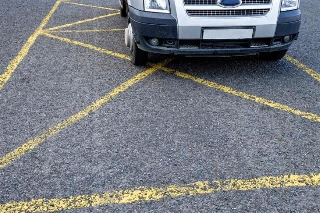 When should You Call Experts for Service like Asphalt Car Park Repairs? cover picture