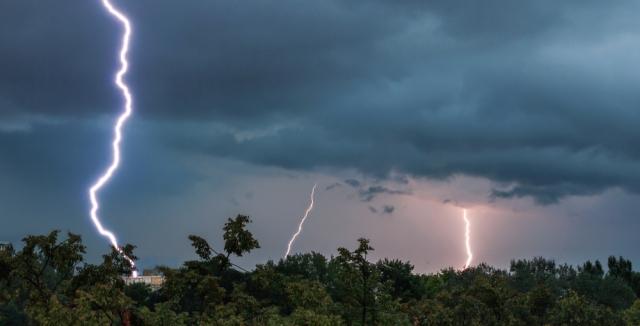 How to Prepare Your Home for a Big Storm cover picture
