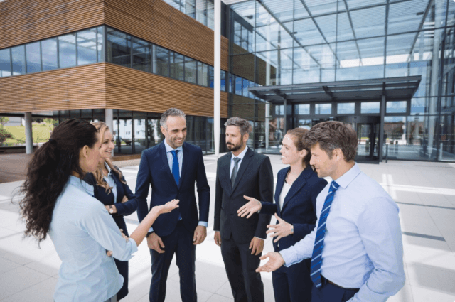 Business Networking Groups vs Online Communities: What Works Best? cover picture