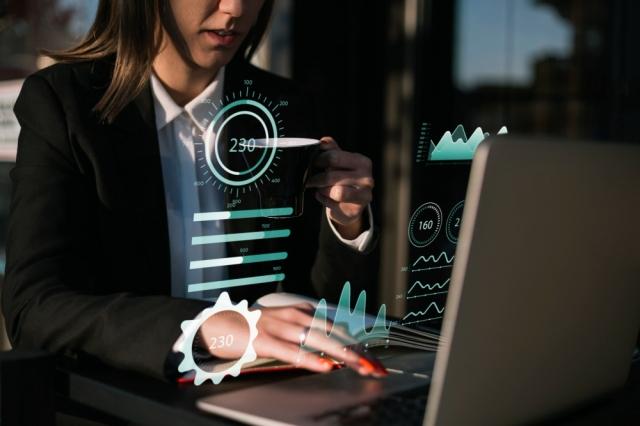 Definitive Guide To Commission Management Software: How Top Sales Organizations Automate Payouts cover picture