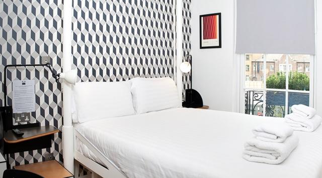 The Ultimate Guide to Hotels Near London Euston cover picture