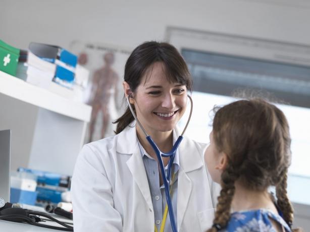 7 Key Contrasts Between Pediatricians and Family Doctors cover picture