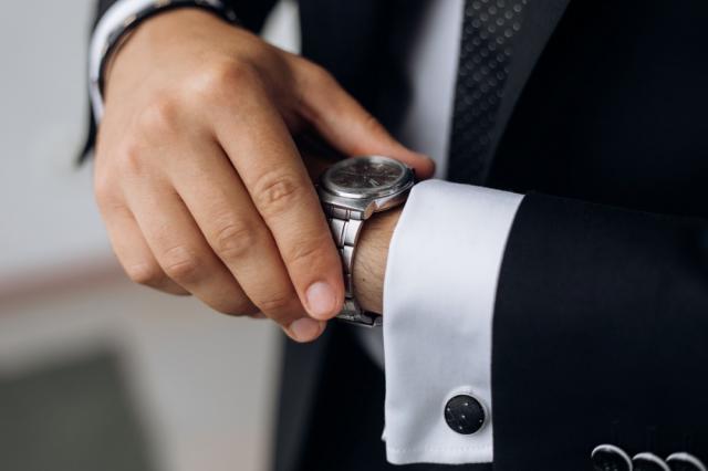 Mastering the Art of Time: How to Choose the Perfect Watch for Aviation Enthusiasts cover picture