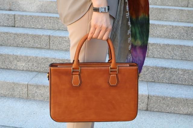 The Best Way to Clean Your Handbag: All You Need to Know cover picture