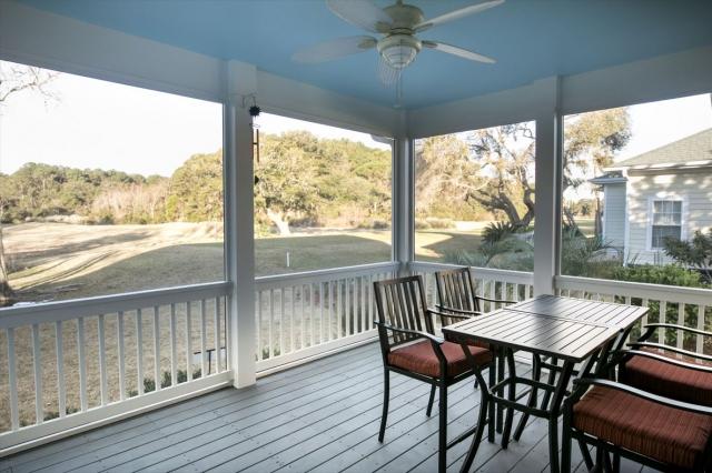 Selecting the Perfect Deck Railing for Your Outdoor Space cover picture
