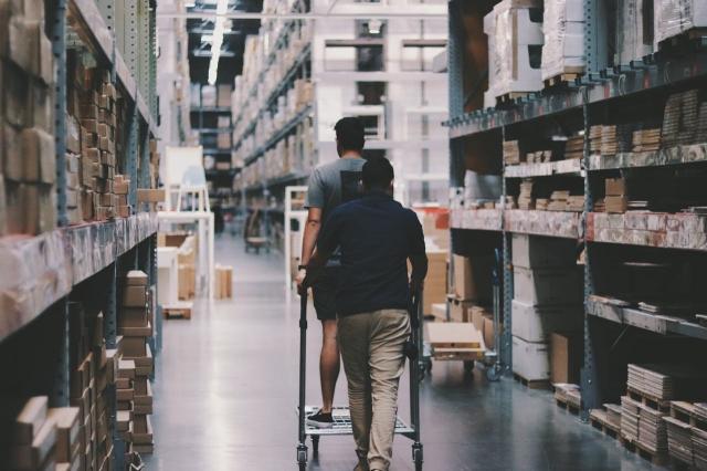4 Signs That You Need to Choose a New Distribution Warehouse cover picture