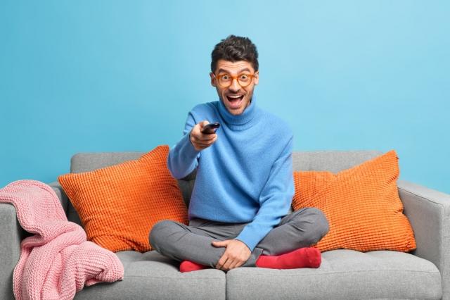 Cut Cable TV Costs: Complete IPTV Guide for Budget-Friendly Entertainment 2025 cover picture