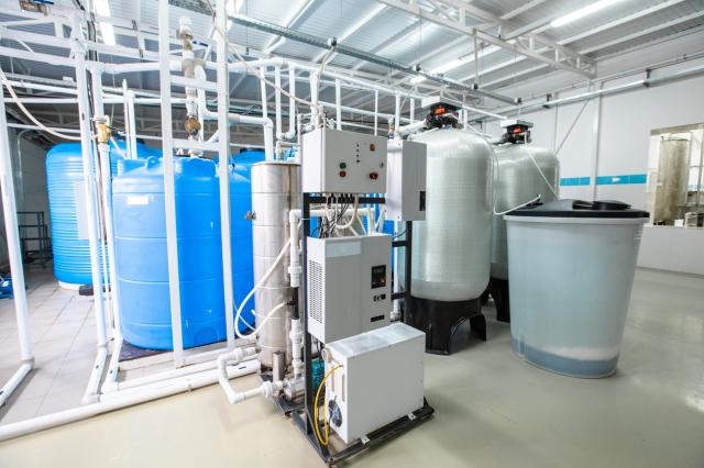 The Role of Industrial Reverse Osmosis Equipment in Water Purification for Manufacturing Operations cover picture