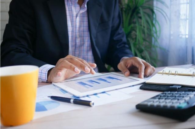 Declutter Your Finances: How Modern Solutions Promote a Stress-Free and Organized Financial Lifestyle cover picture