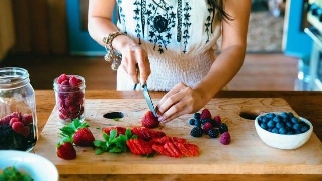 7 Ways to Beat Your Sugar Cravings and Maintain a Healthy Diet cover picture