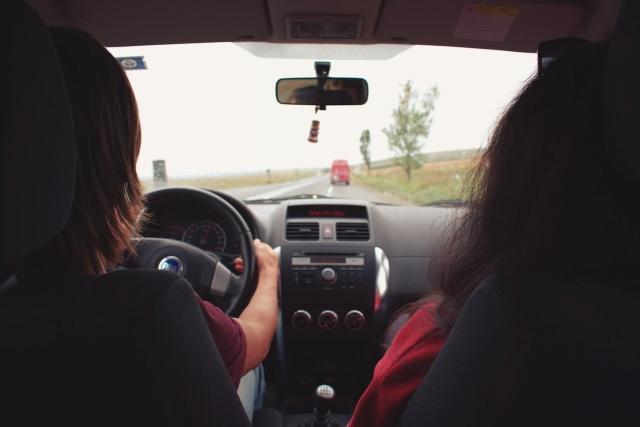 9 Defensive Driving Tips for First-Time Drivers cover picture