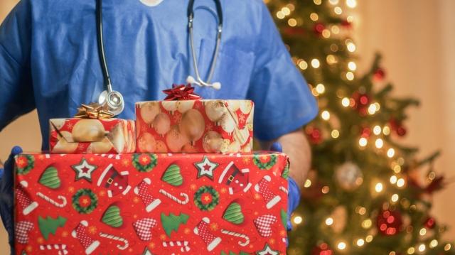 Christmas Gift Ideas for Nurses cover picture