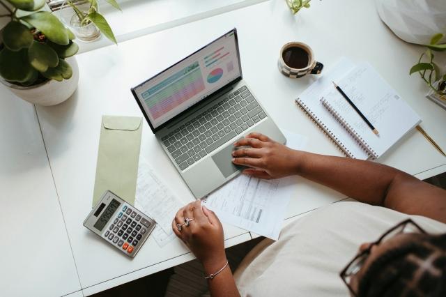 4 Signs That It's Time to Modernize Outdated Risk Processes cover picture