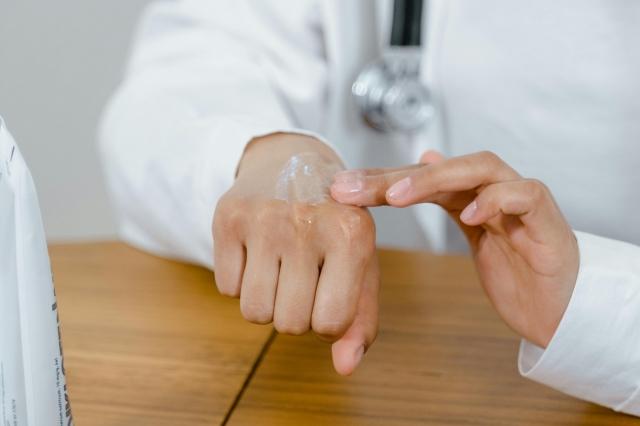 Managing Molluscum Contagiosum in Children: Gentle Treatments and Skin Care Tips cover picture