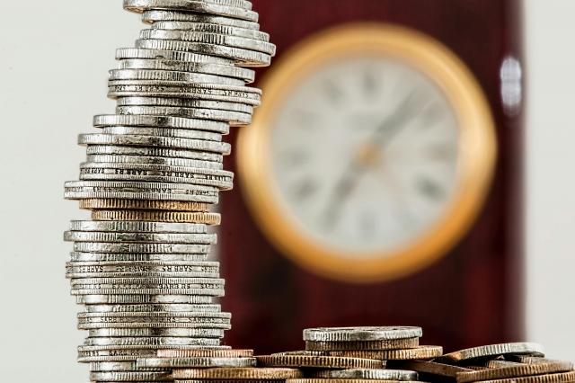 10 Interesting Facts about the Psychology of Saving Money cover picture
