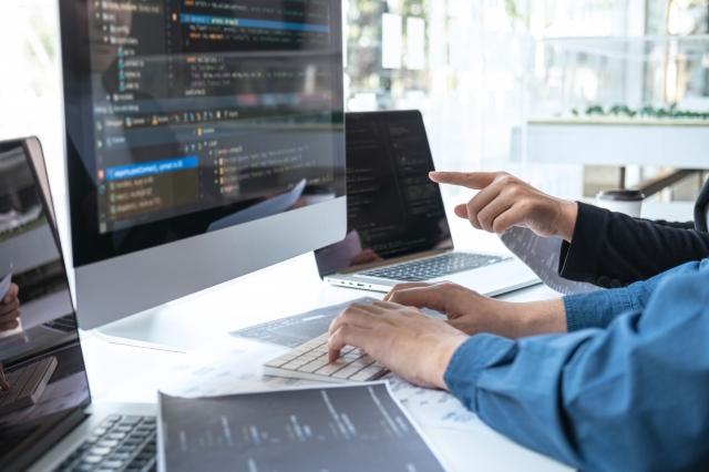 Why Business Owners Should Invest in Nearshore Developers cover picture