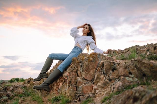 How To Pair the Right Clothes With Your Cowgirl Boots cover picture