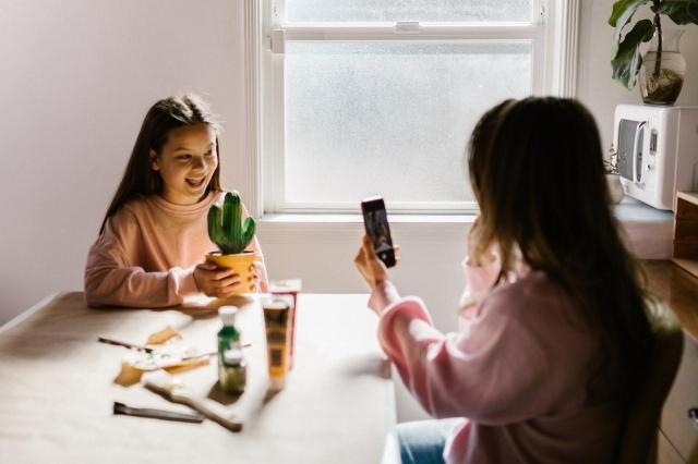 Benefits And Responsible Use of Mobile Phones for Children and Teenagers cover picture