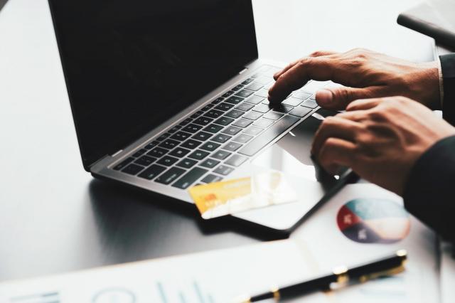 From Startup to Growth: Finding the Best Bank Accounts for Small Businesses cover picture