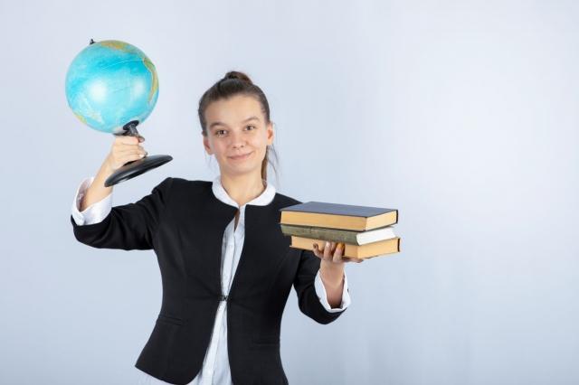 Study International Business Law from Top UK Universities! cover picture