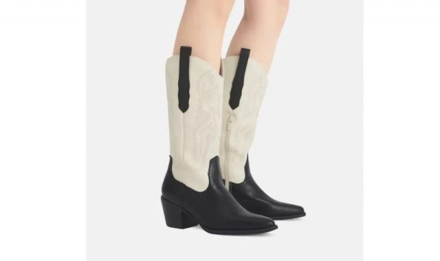 Cowboy Boots for Women: Styling Tips to Wear Them with Any Outfit cover picture