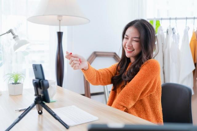 5 Steps to implementing your first live chat software cover picture