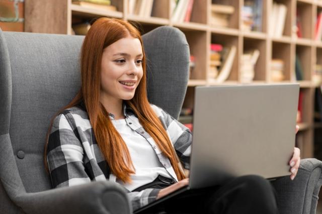 7 Low-Engagement Ideas for Selling Your Products and Services Online as a Student cover picture