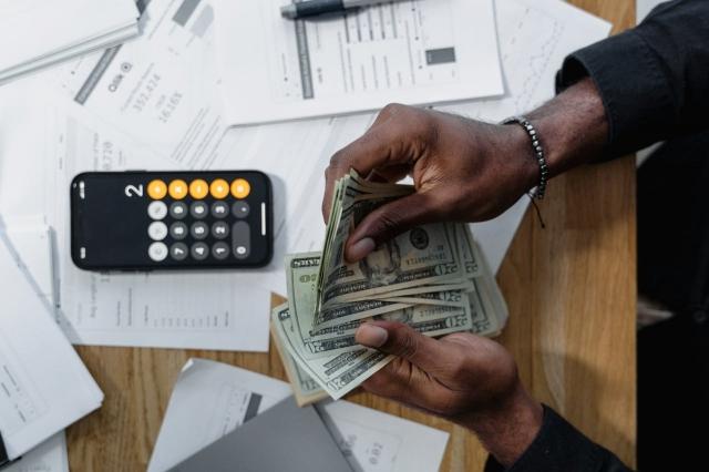 7 Money Habits Every Self-Employed Contractor Needs cover picture