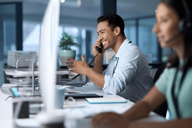 Why Small Businesses Often Use Telephone Answering Services cover picture