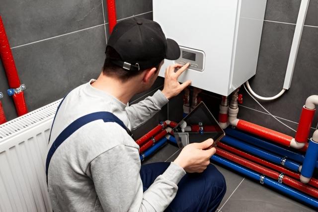 Top Warning Signs You Must Call in a Heating Engineer Immediately cover picture