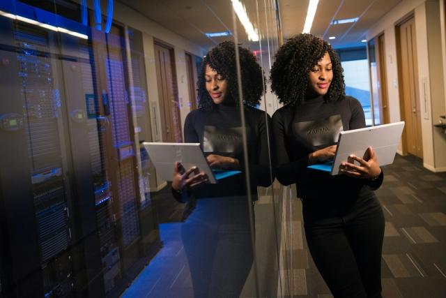 5 Signs Your Business Should Be Looking Into Nearshore IT Services cover picture