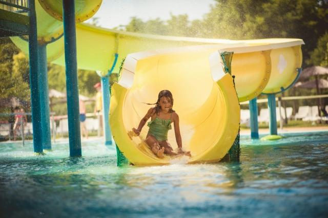 Marketing Tips to Appeal to People Looking for Themed Water Slides cover picture