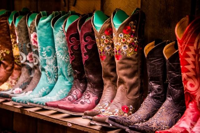 How To Style Cowboy Boots for Women? cover picture