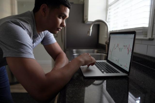 How to Choose the Right Broker for Trading cover picture