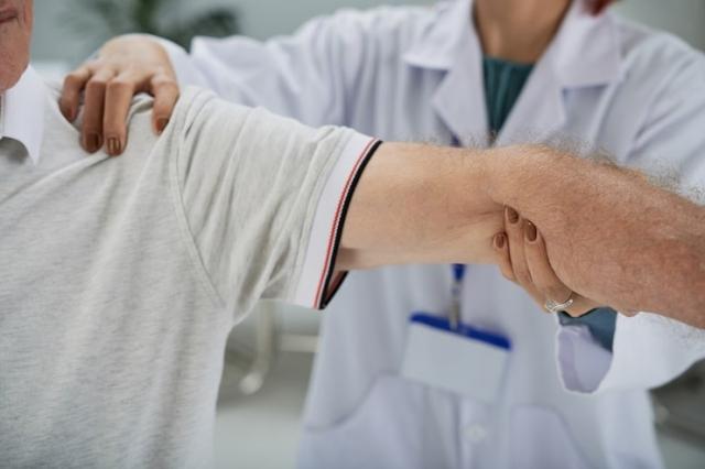 What to Expect Before and After Shoulder Surgery cover picture